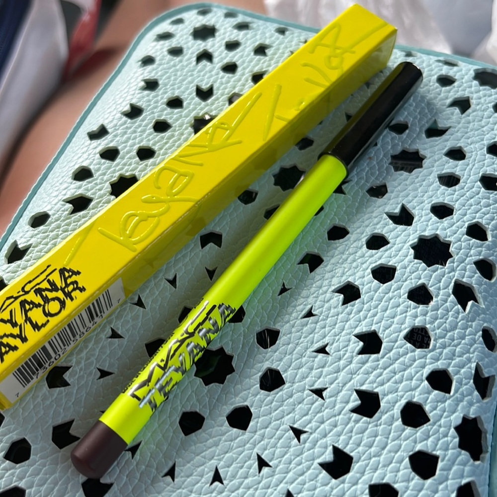 MAC TEYANA TAYLOR lip pencil